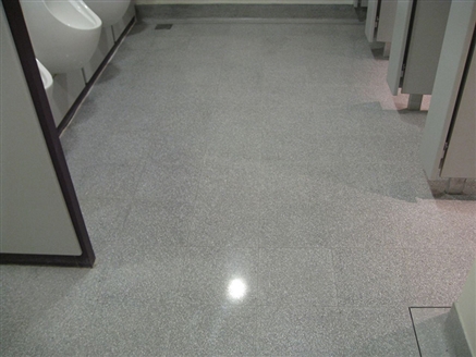 After stain removal and diamond polishing we apply an impregnator and use crystallising powder. The clean and hygienic look is restored and the shine brought back to the floor.